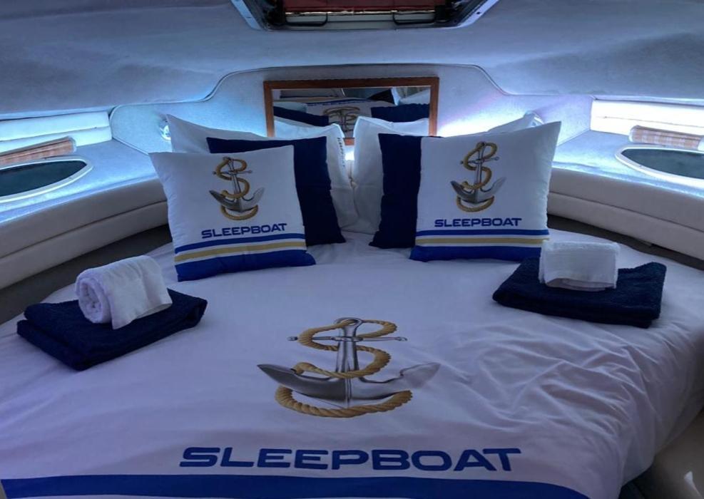 Sleepboat Barco Botel *