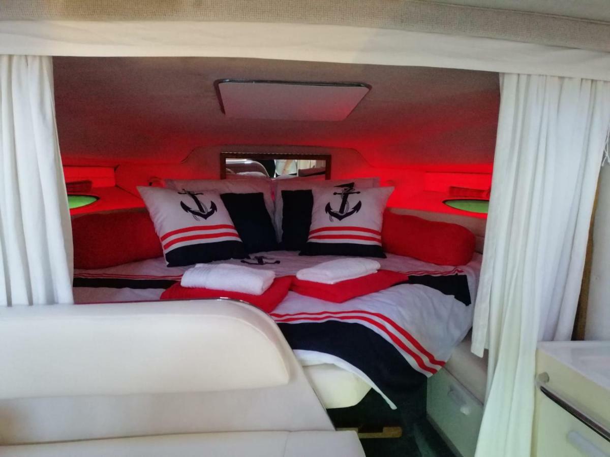 Sleepboat Barco Botel